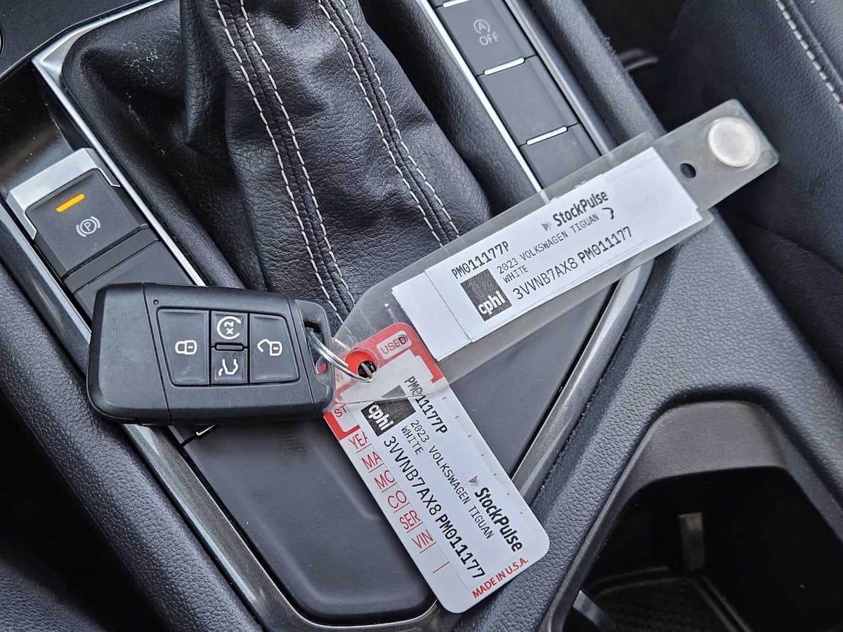 2023 Volkswagen Tiguan - Image 35