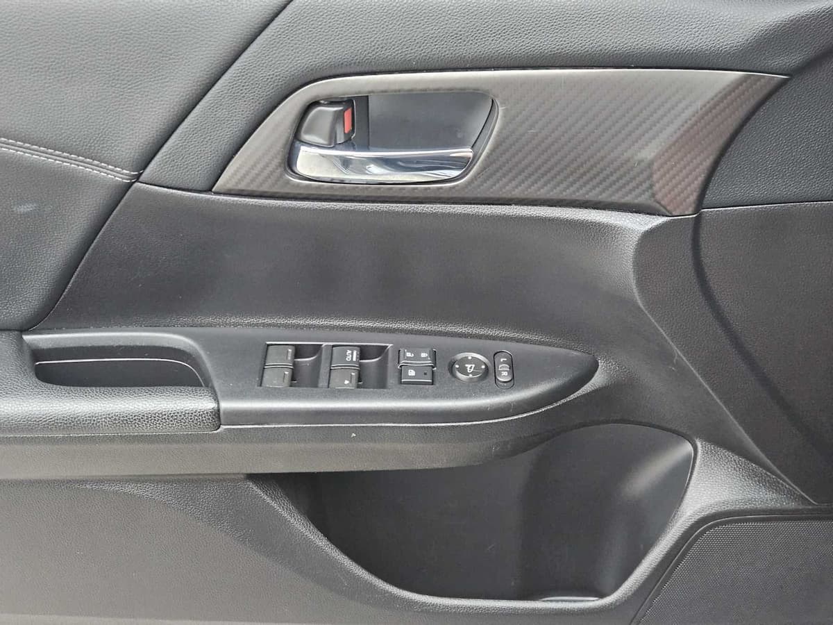 2017 Honda Accord Sedan - Image 21