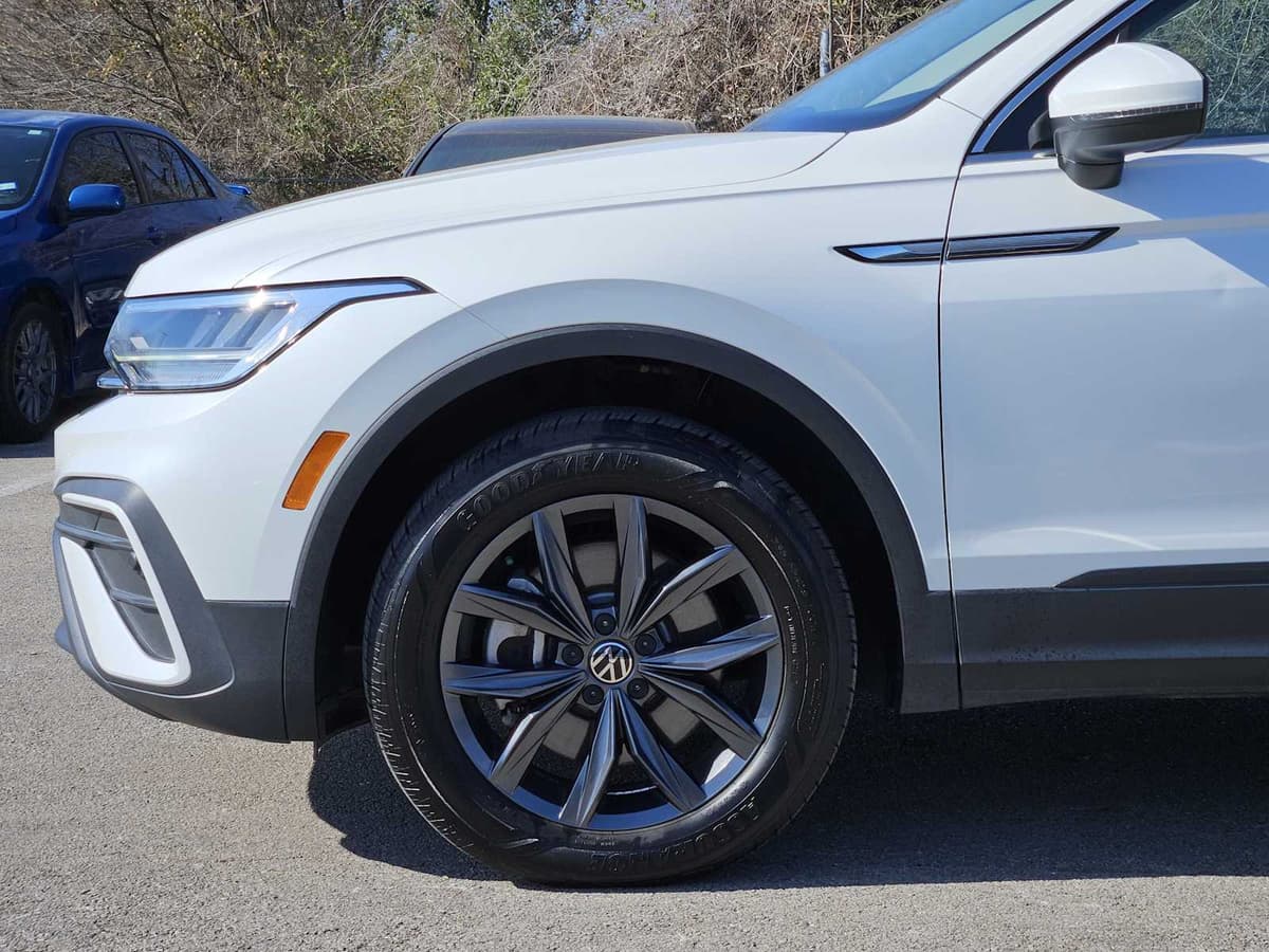 2023 Volkswagen Tiguan - Image 8