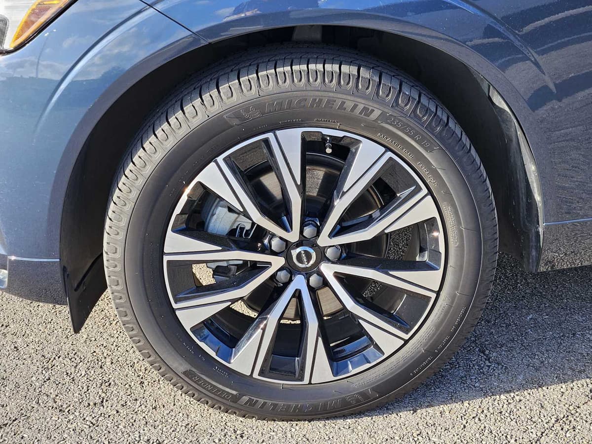 2023 Volvo XC60 - Image 9