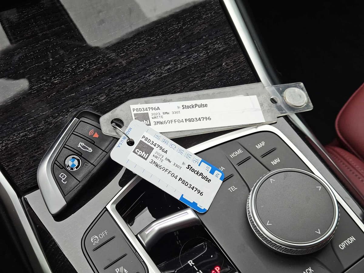 2023 BMW 330i - Image 31