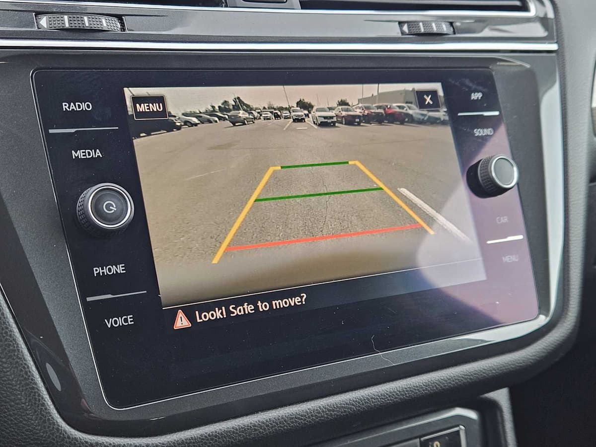 2018 Volkswagen Tiguan - Image 18