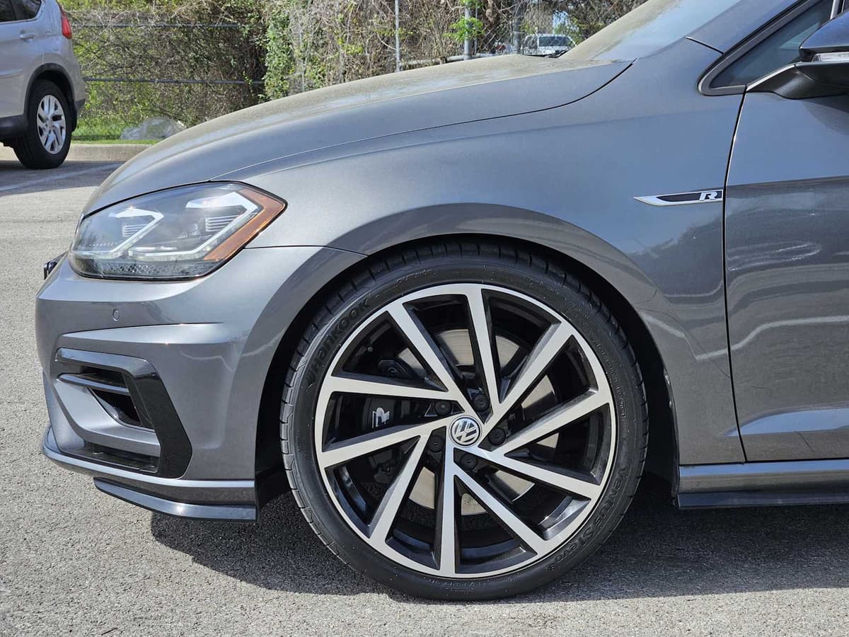 2019 Volkswagen Golf R - Image 8