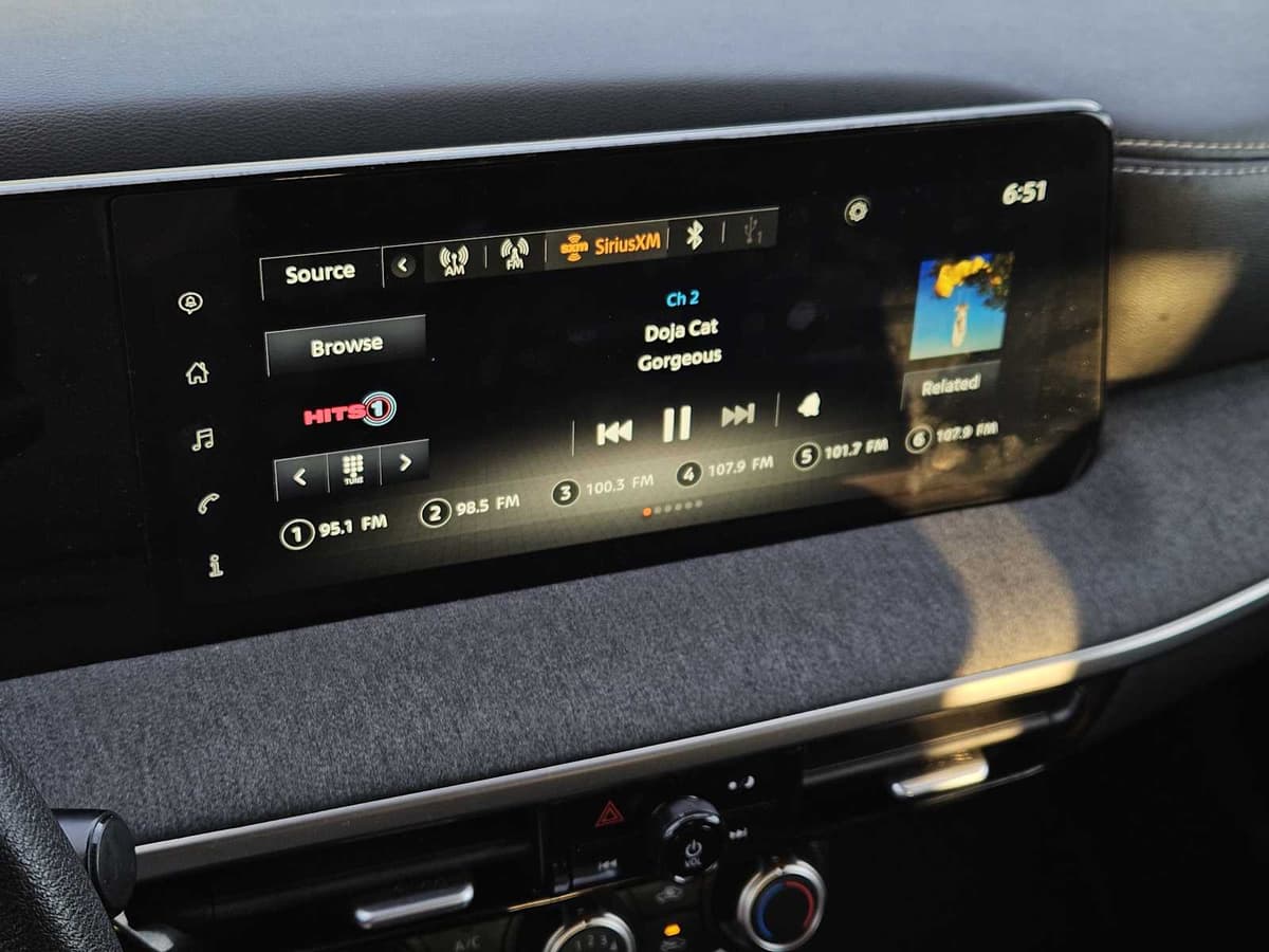 2025 Nissan Kicks - Image 16