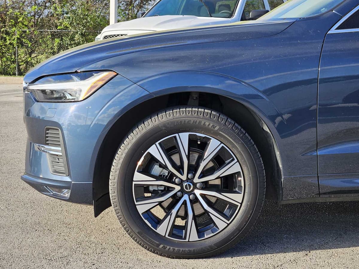 2023 Volvo XC60 - Image 8