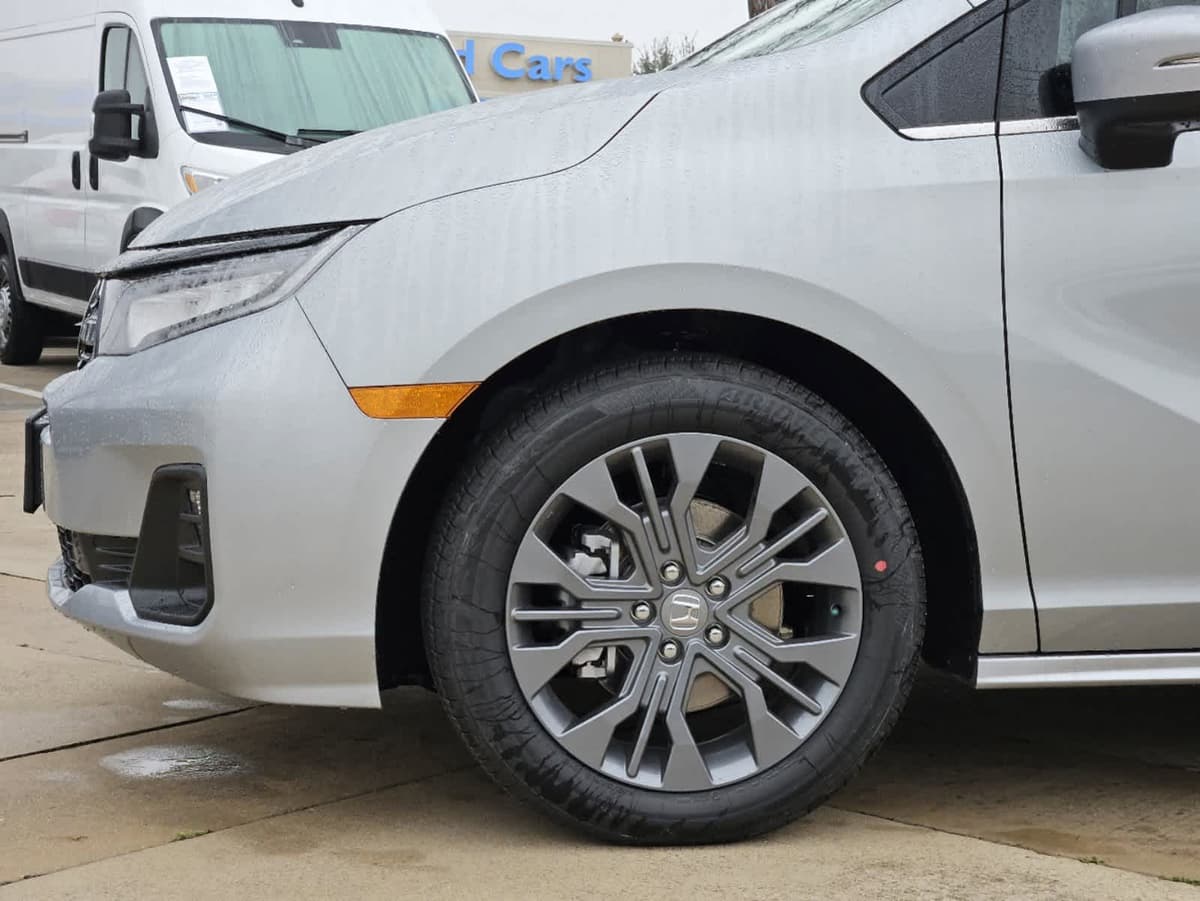 2026 Honda Odyssey - Image 8