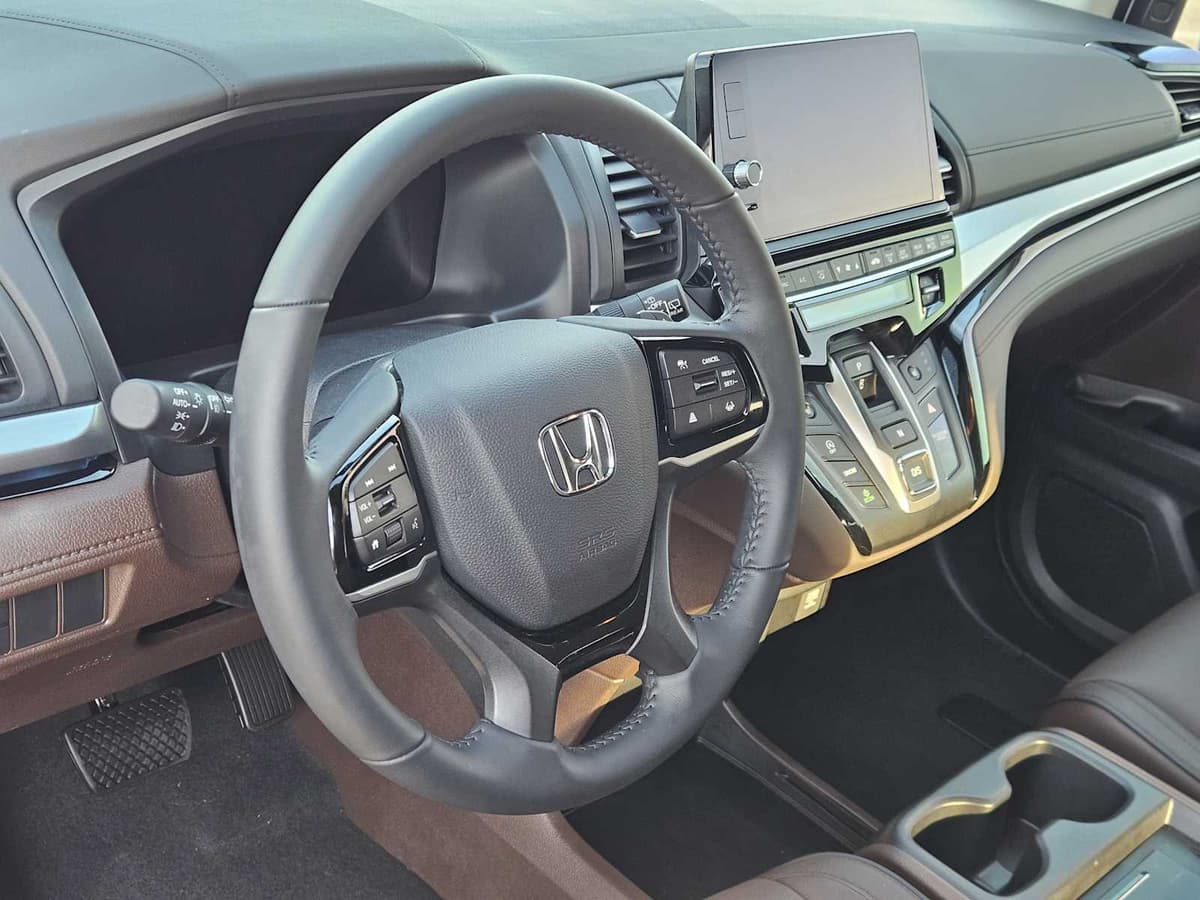 2026 Honda Odyssey - Image 2