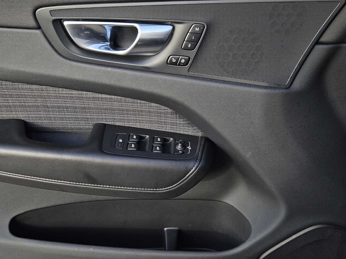 2023 Volvo XC60 - Image 22