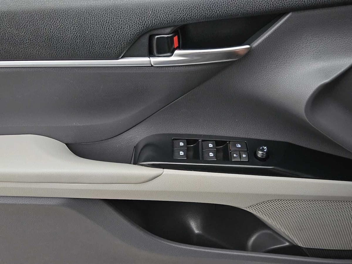 2019 Toyota Camry - Image 22