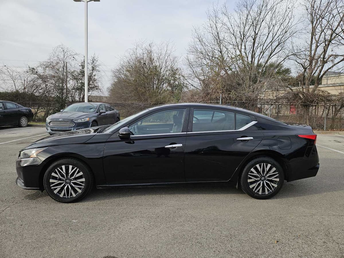 2023 Nissan Altima - Image 4