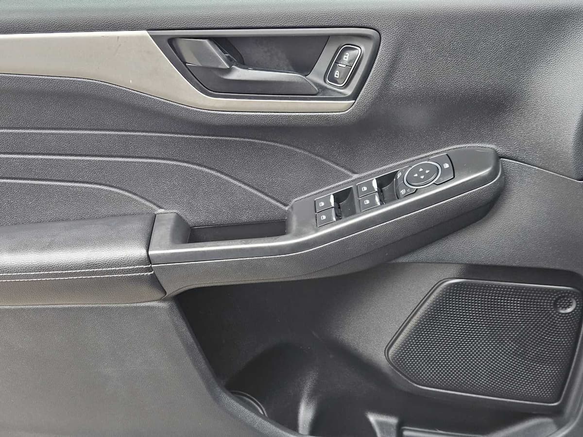 2022 Ford Escape - Image 22
