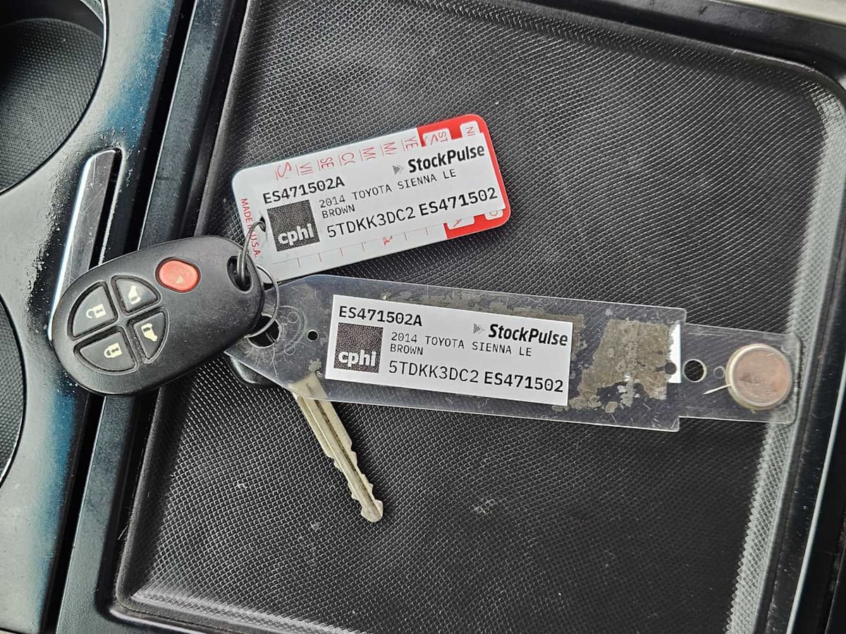 2014 Toyota Sienna - Image 33