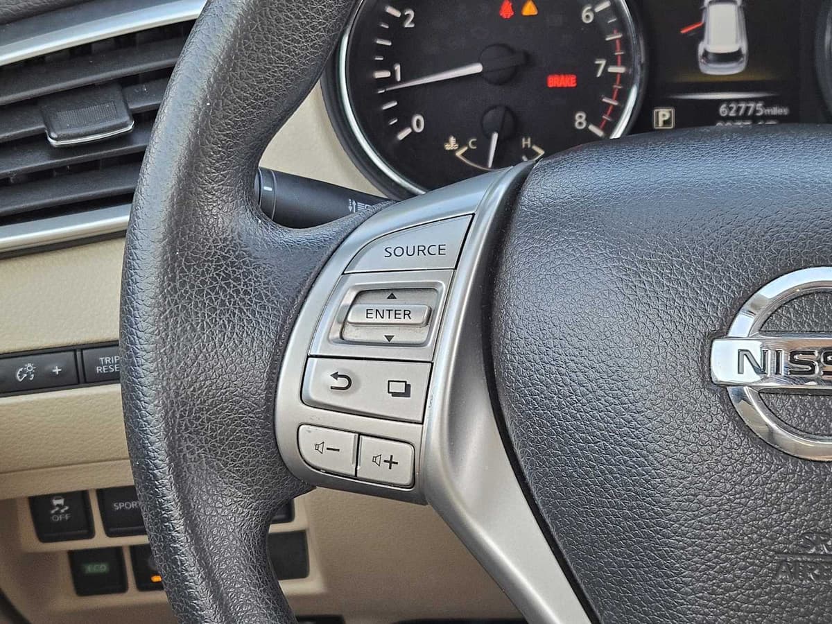 2016 Nissan Rogue - Image 27