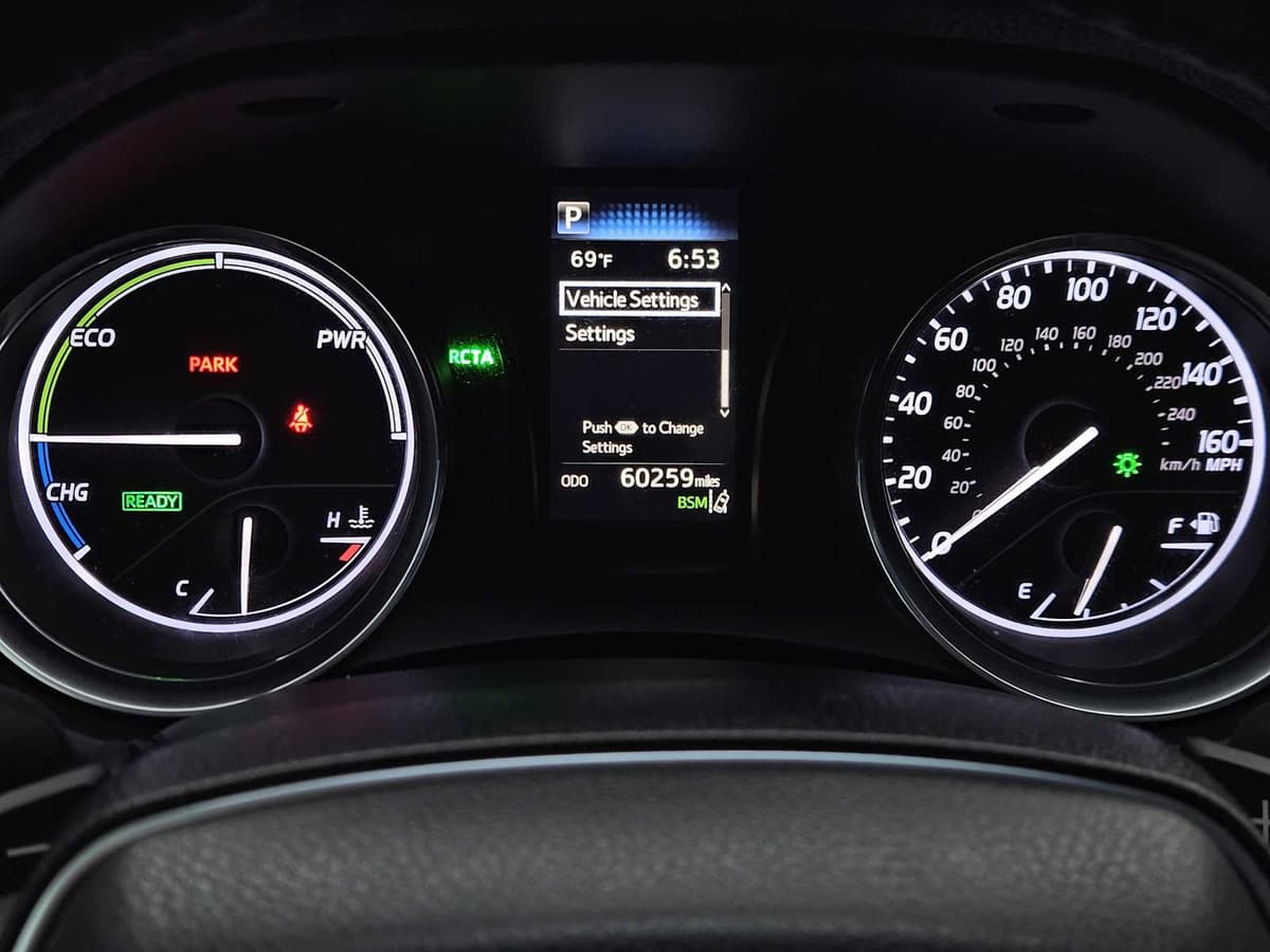 2019 Toyota Camry - Image 16