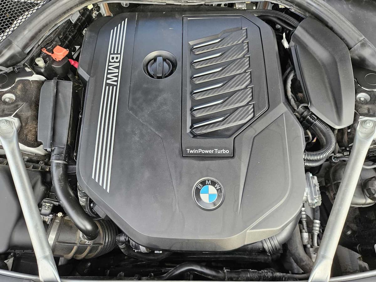 2020 BMW 740i - Image 29