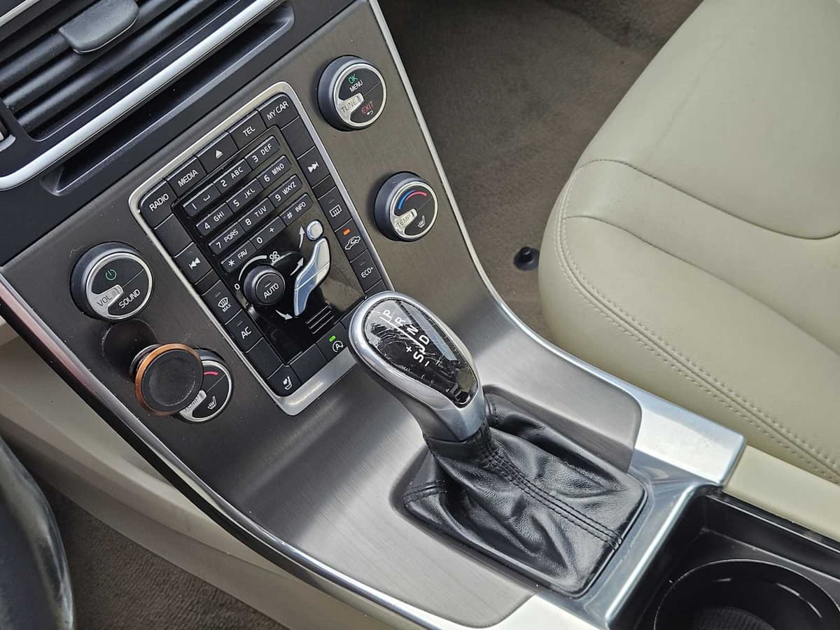 2015 Volvo S60 - Image 18