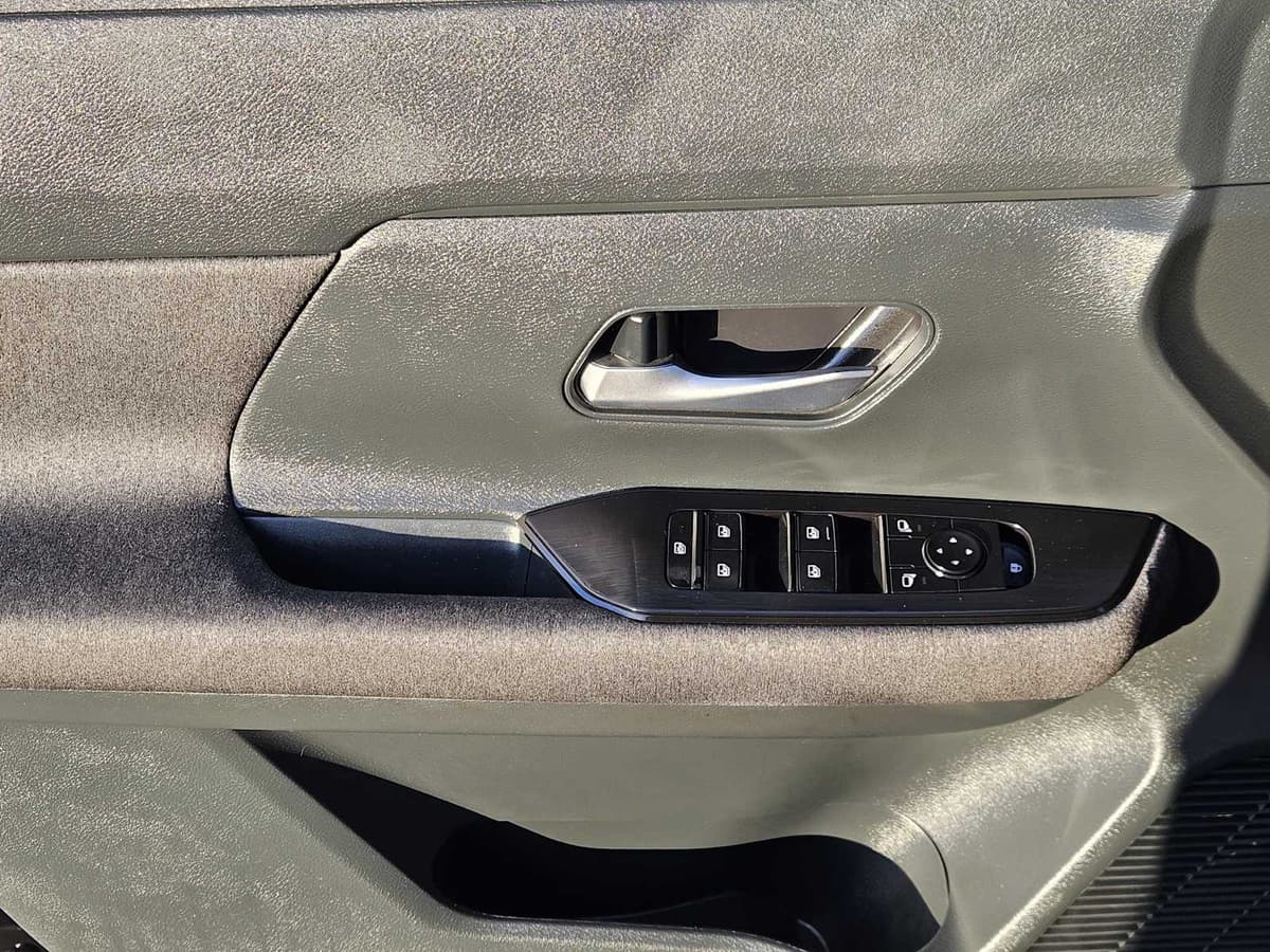2025 Nissan Kicks - Image 21