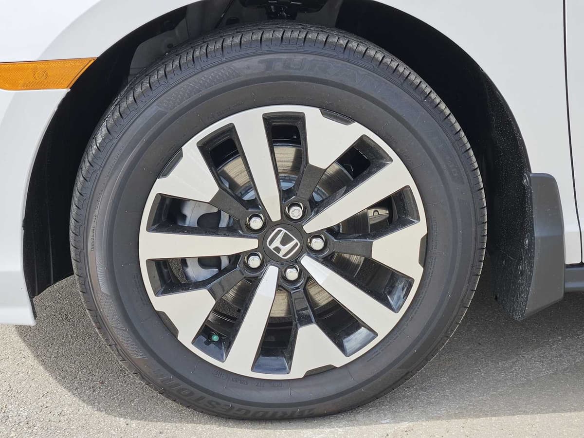 2026 Honda Odyssey - Image 8