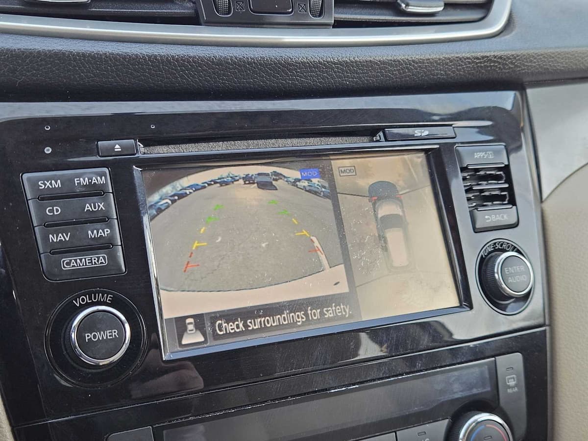 2016 Nissan Rogue - Image 18