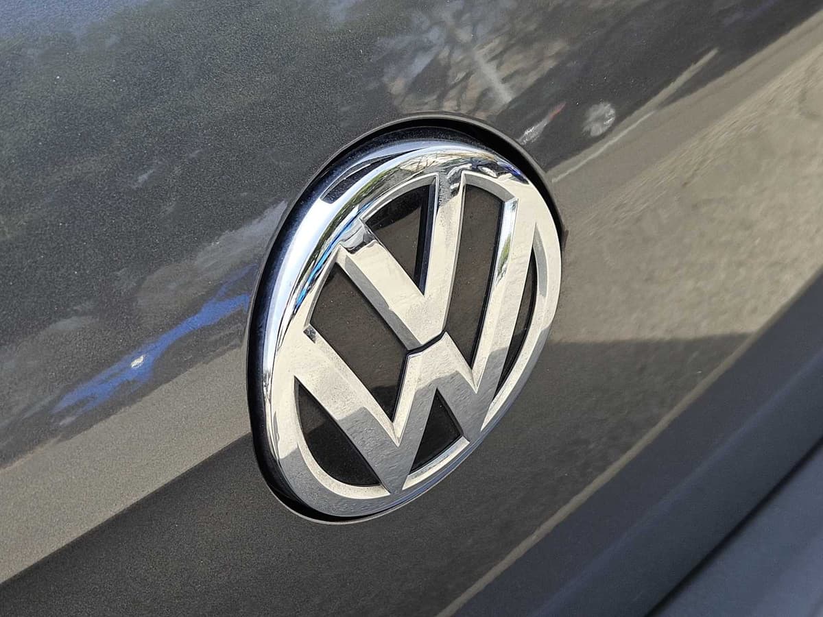 2019 Volkswagen Golf R - Image 12