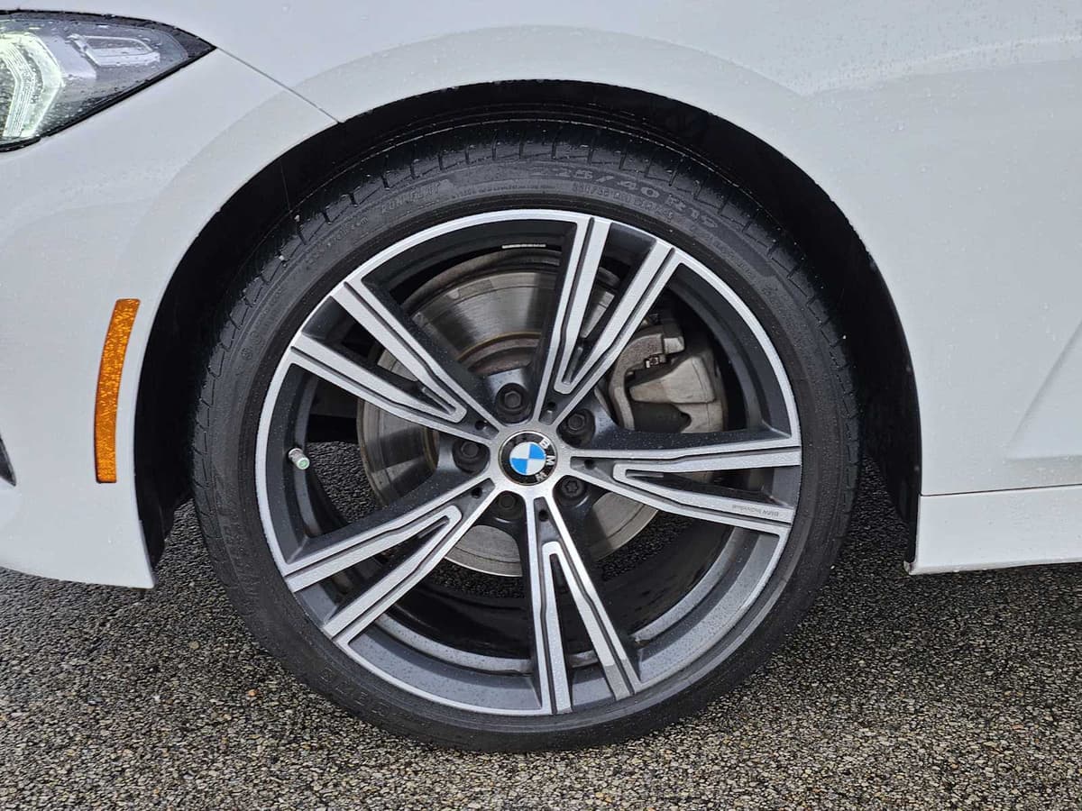 2023 BMW 330i - Image 9