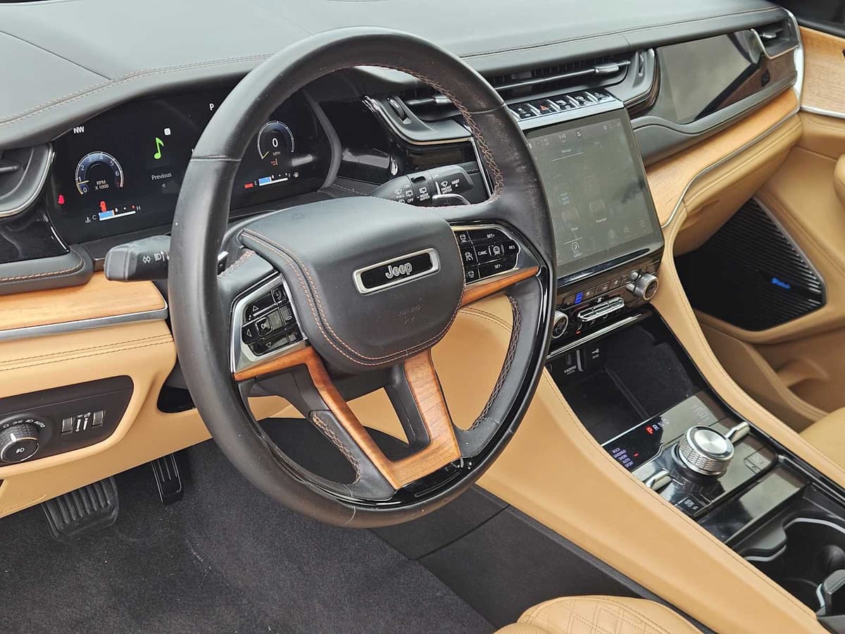 2022 Jeep Grand Cherokee L - Image 2