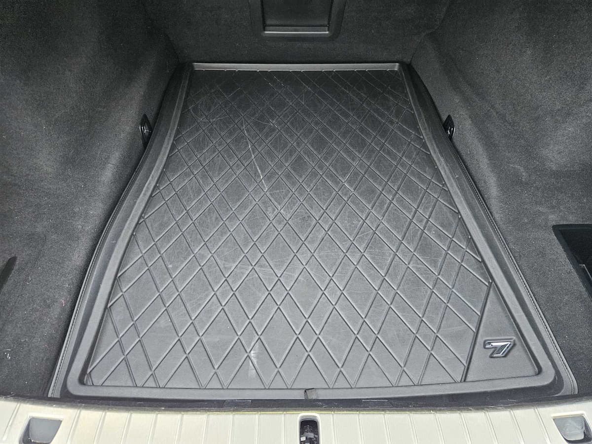 2020 BMW 740i - Image 30