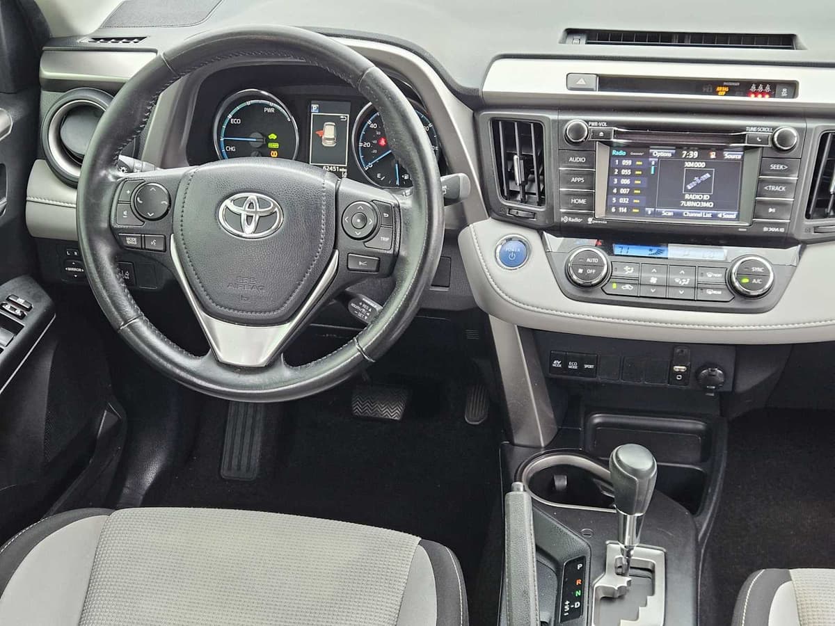 2017 Toyota RAV4 Hybrid - Image 27