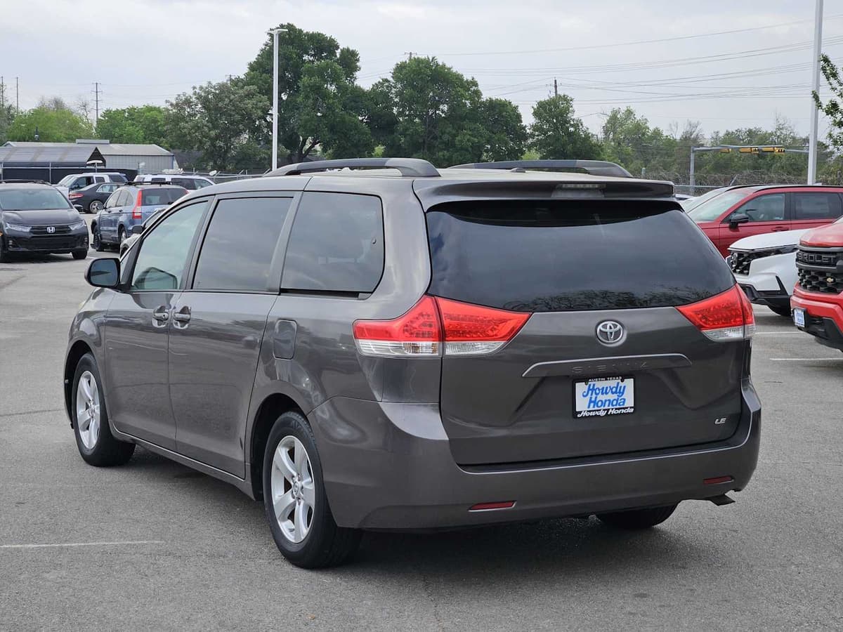 2014 Toyota Sienna - Image 5