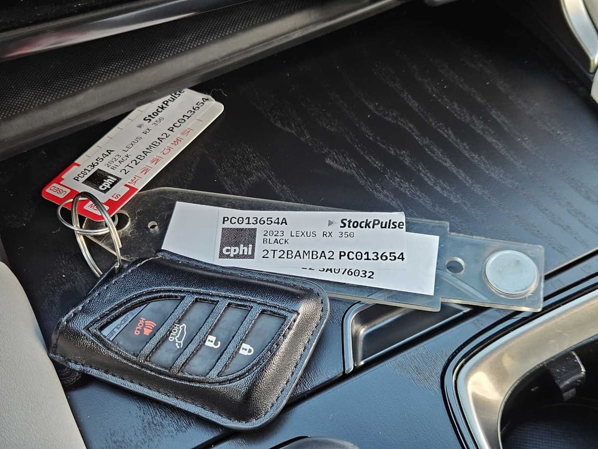 2023 LEXUS RX - Image 33
