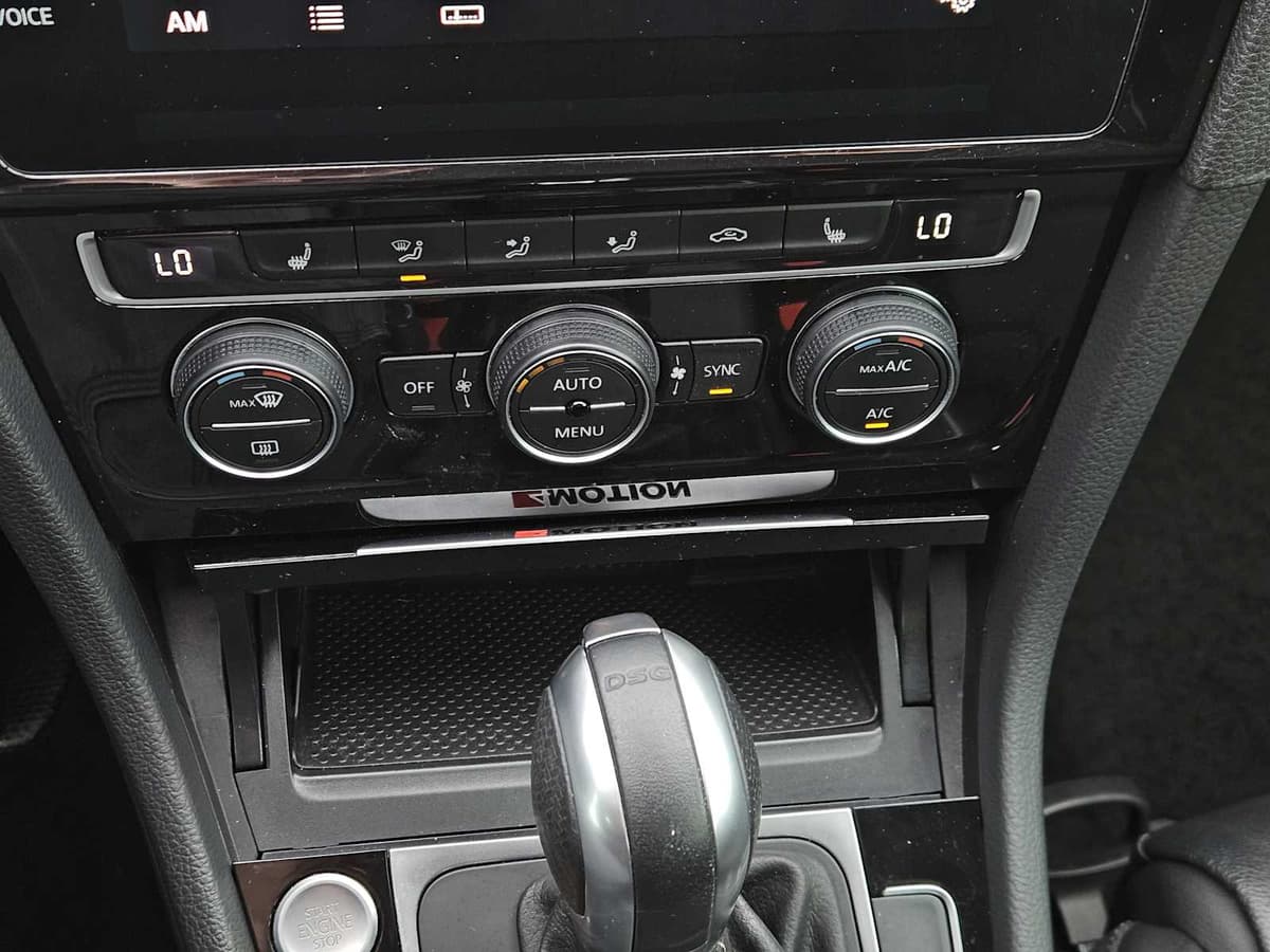 2019 Volkswagen Golf R - Image 19