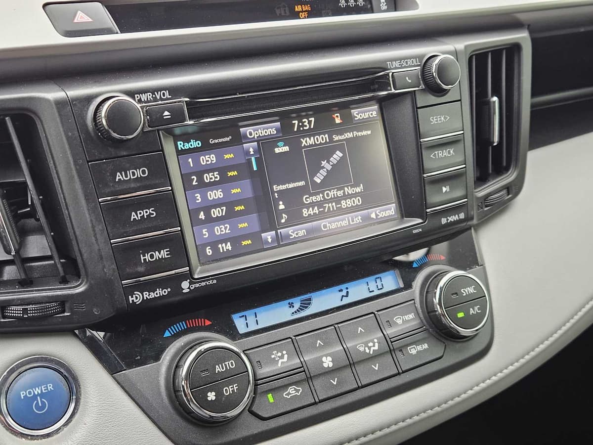 2017 Toyota RAV4 Hybrid - Image 17