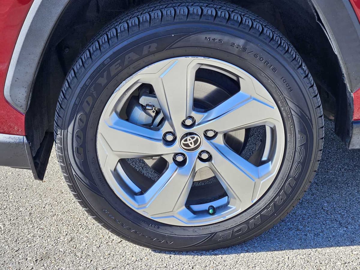 2021 Toyota RAV4 - Image 9