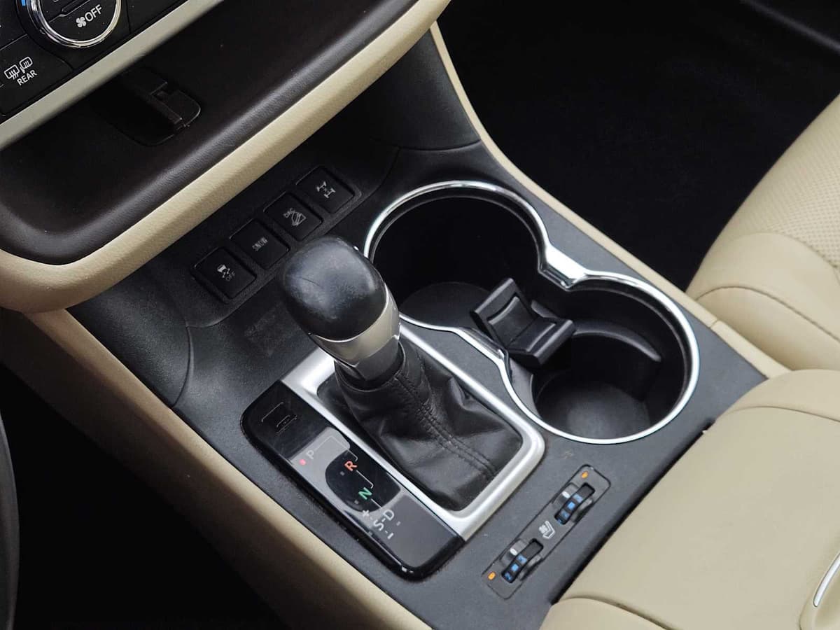 2017 Toyota Highlander - Image 20