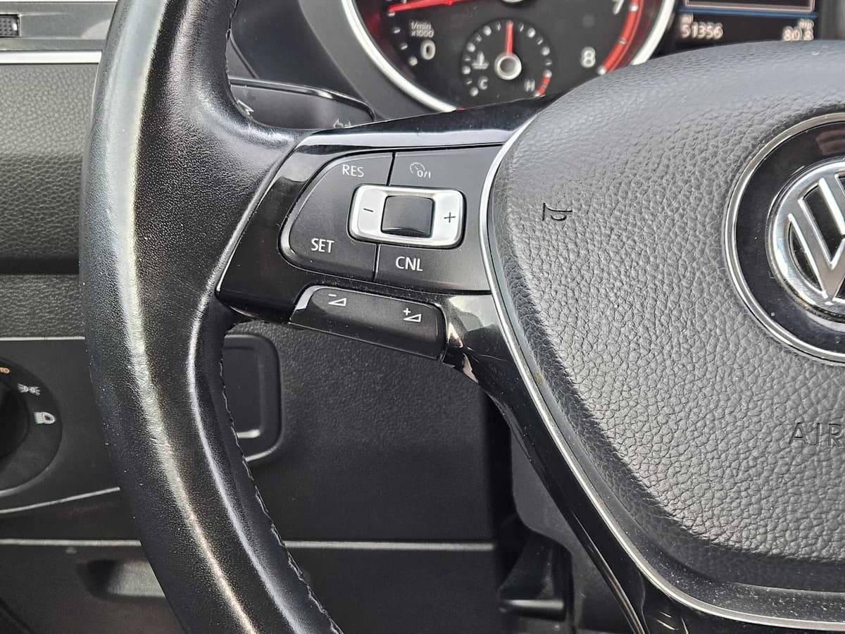 2018 Volkswagen Tiguan - Image 26