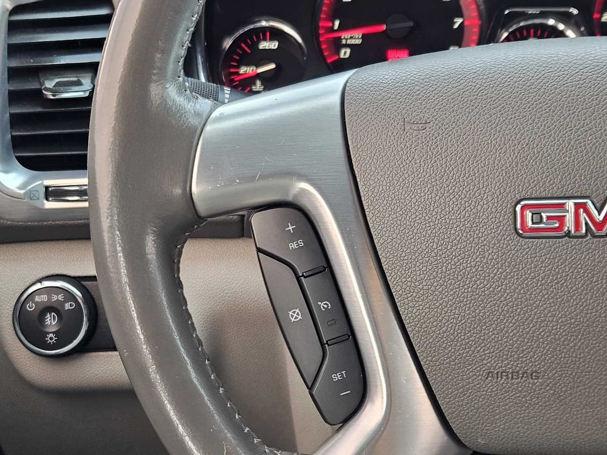 2015 GMC Acadia - Image 24