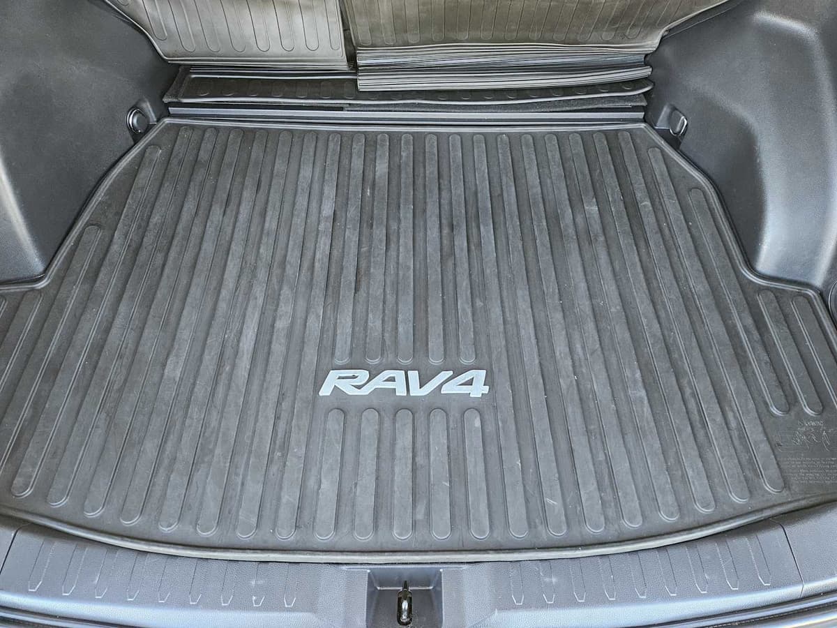 2021 Toyota RAV4 - Image 30