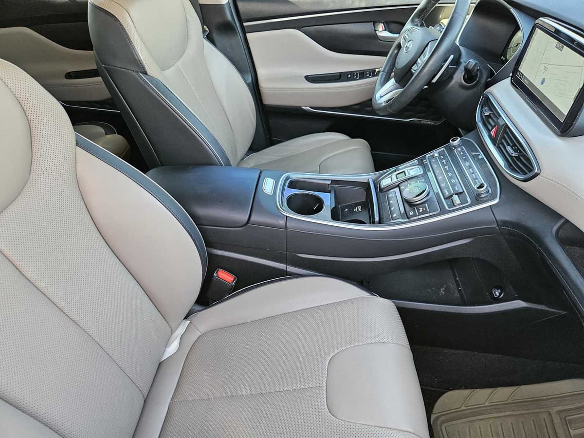 2022 Hyundai Santa Fe - Image 13