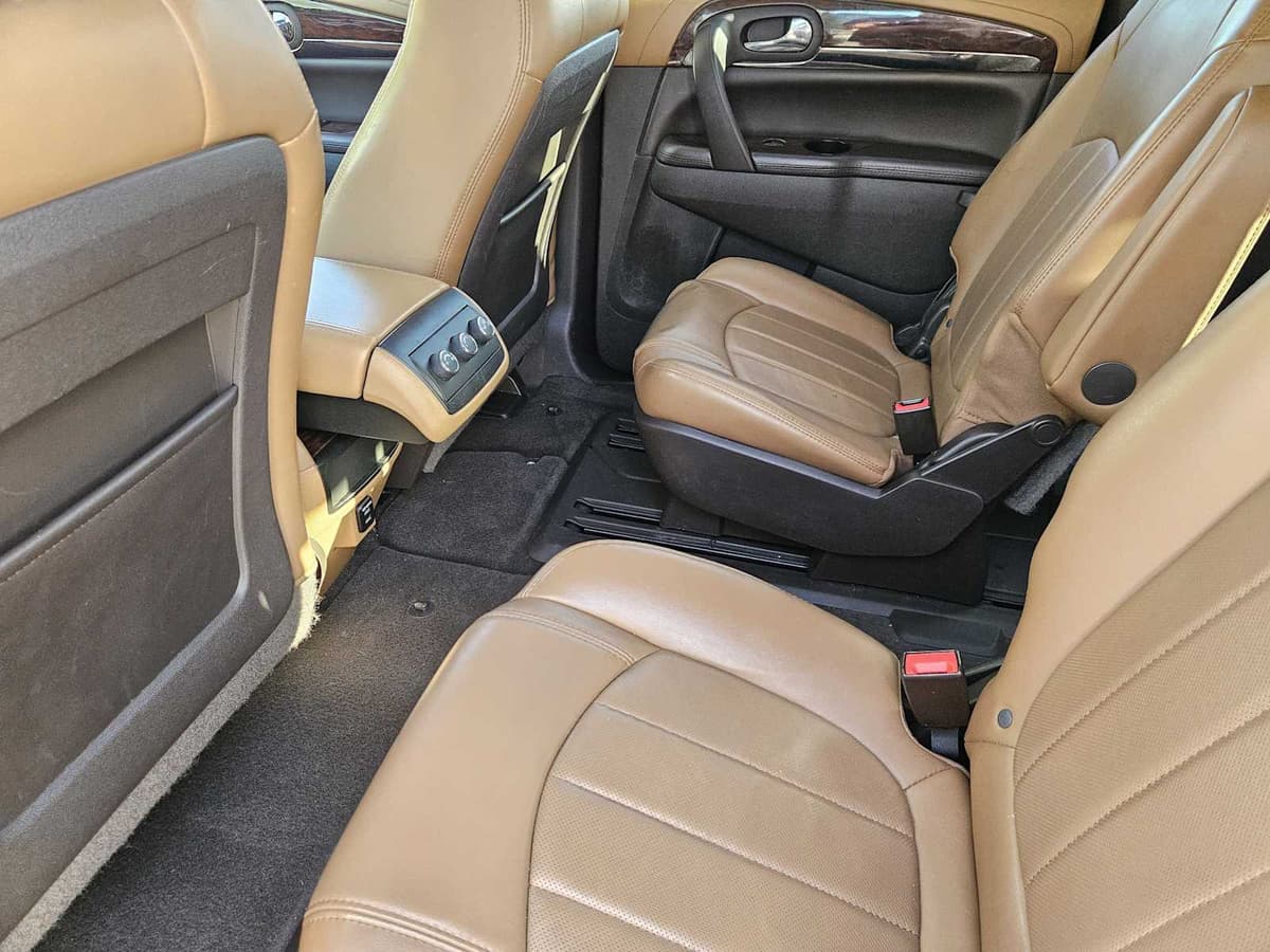 2015 Buick Enclave - Image 28