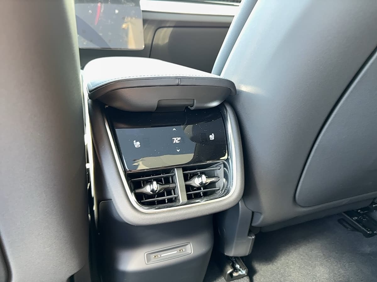 2025 Polestar 3 - Image 18