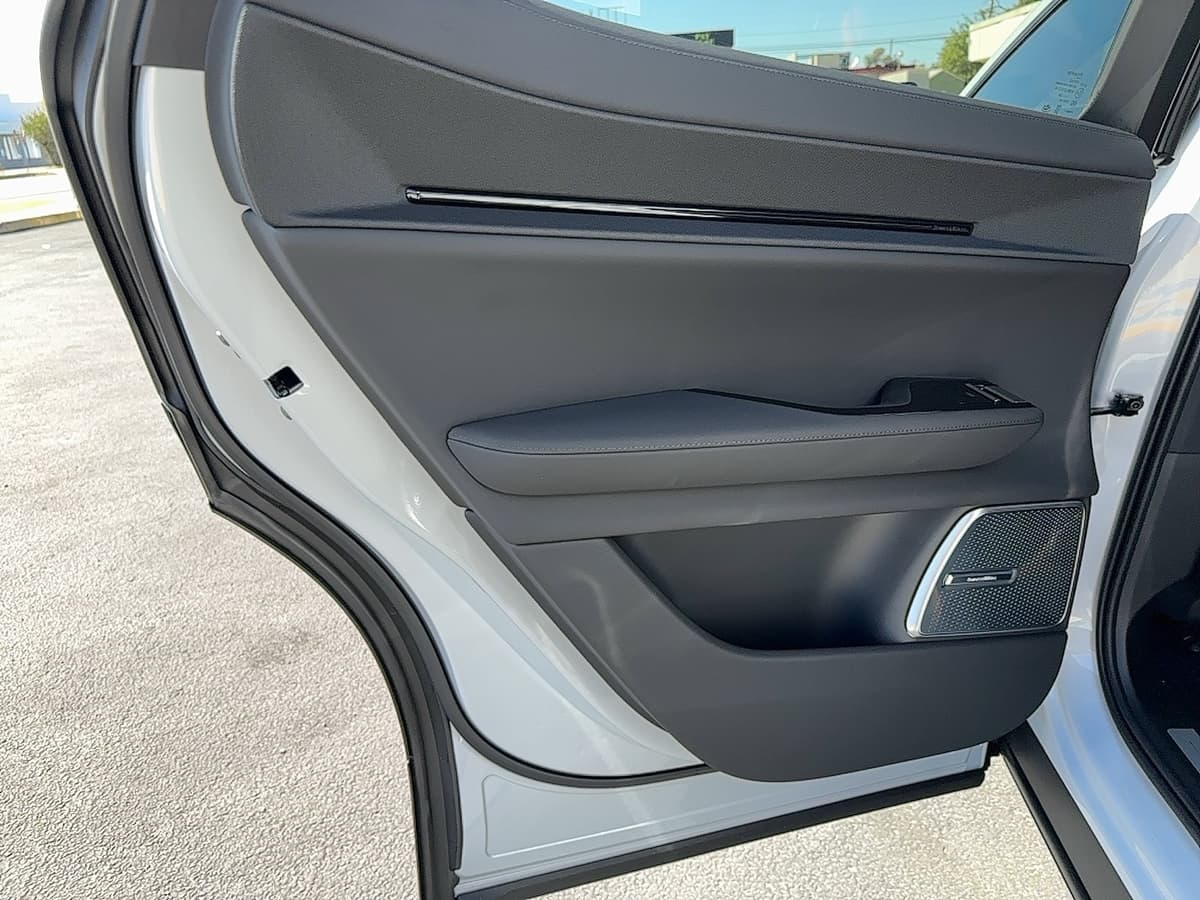 2025 Polestar 3 - Image 16