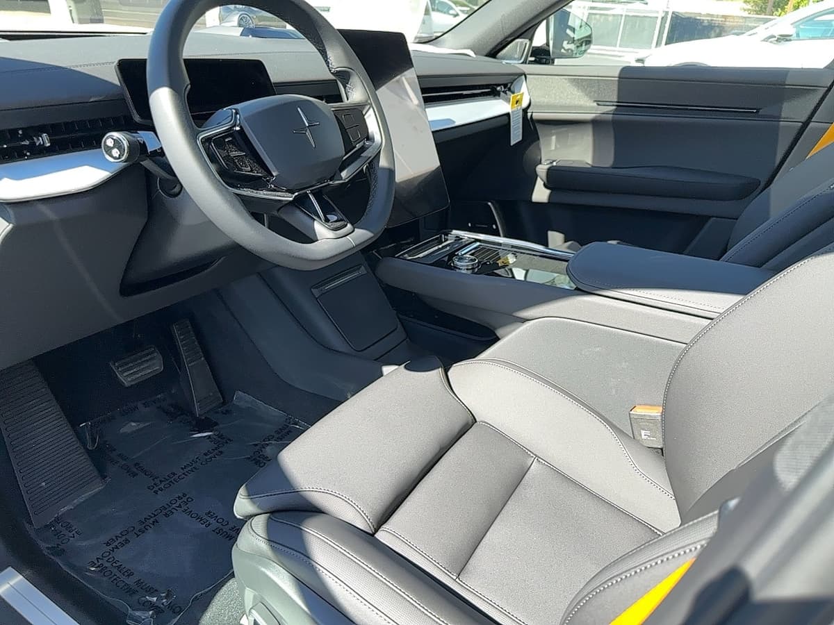 2025 Polestar 3 - Image 13