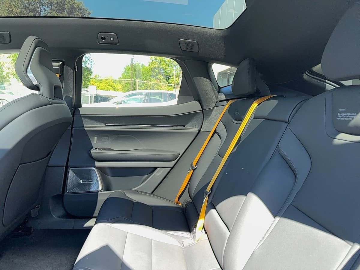 2025 Polestar 3 - Image 17