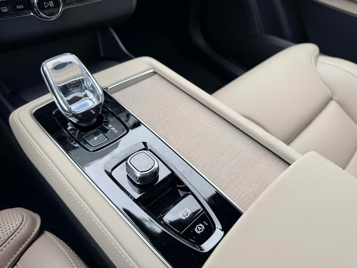 2026 Volvo XC90 plug-in hybrid - Image 23