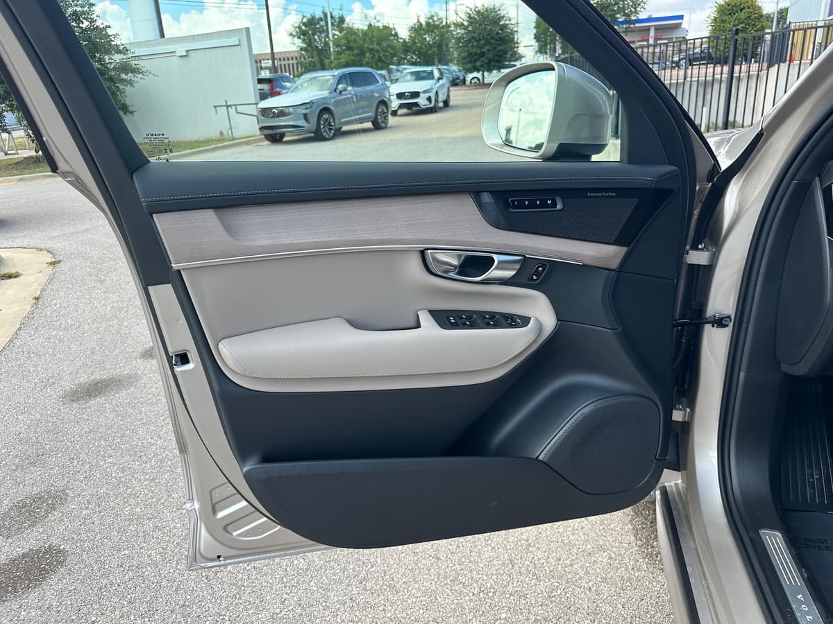 2026 Volvo XC90 - Image 18