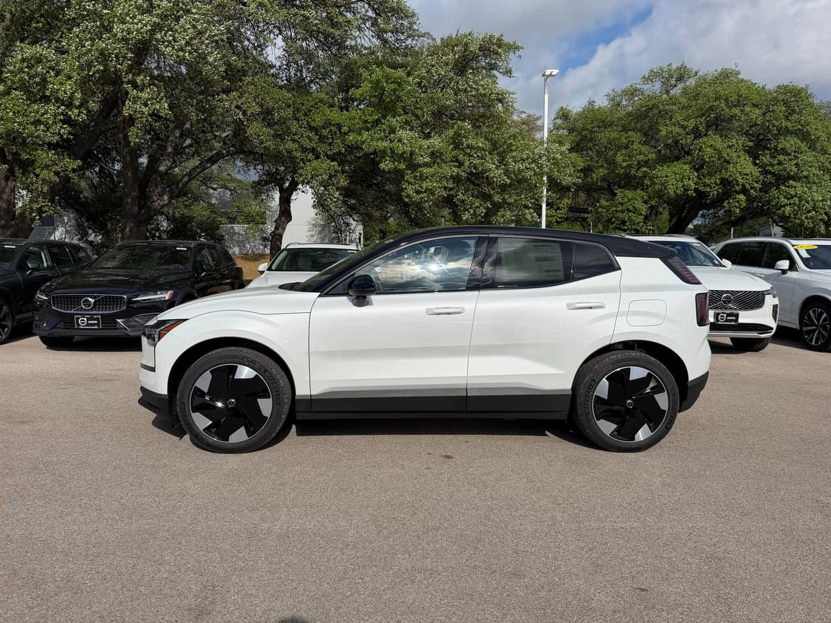 2026 Volvo EX30 - Image 3