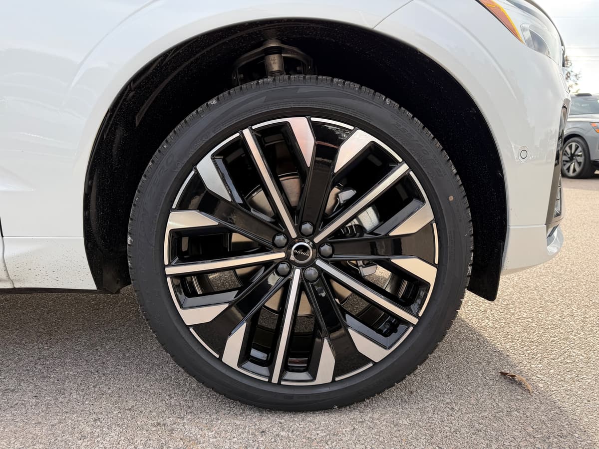 2026 Volvo XC60 - Image 7