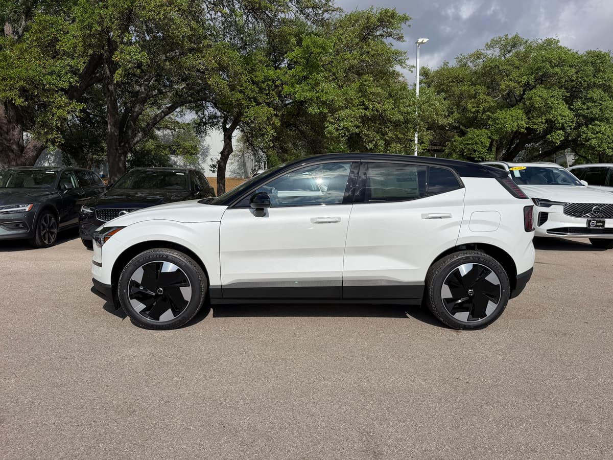 2026 Volvo EX30 - Image 3