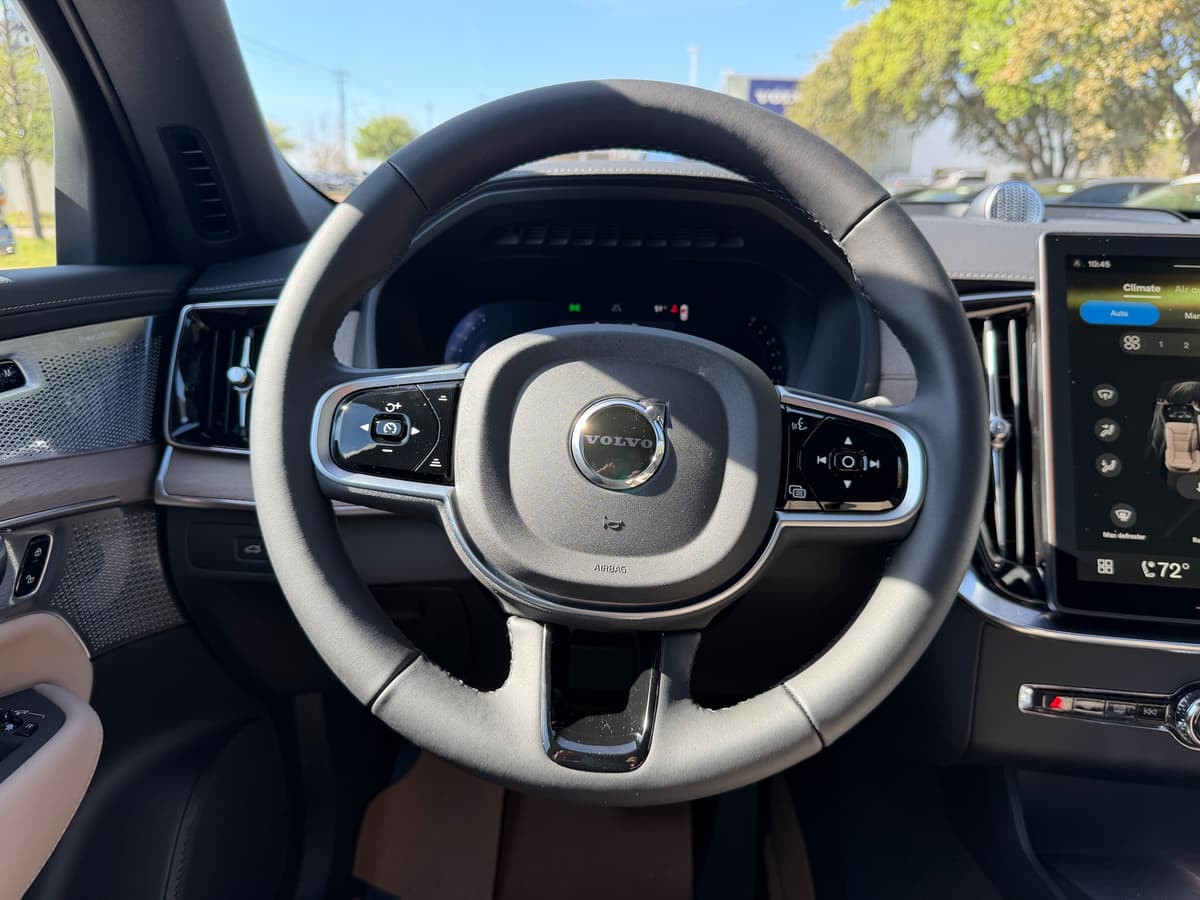 2026 Volvo XC90 - Image 15