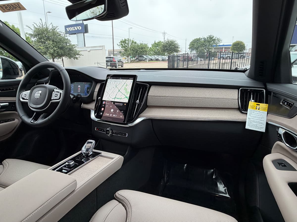 2026 Volvo XC90 plug-in hybrid - Image 11